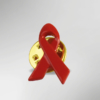 Rote AIDS-Schleife aus Metall.