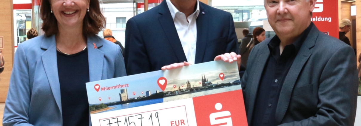 Bild scheckübergabe vonfalloisdartschhelmich